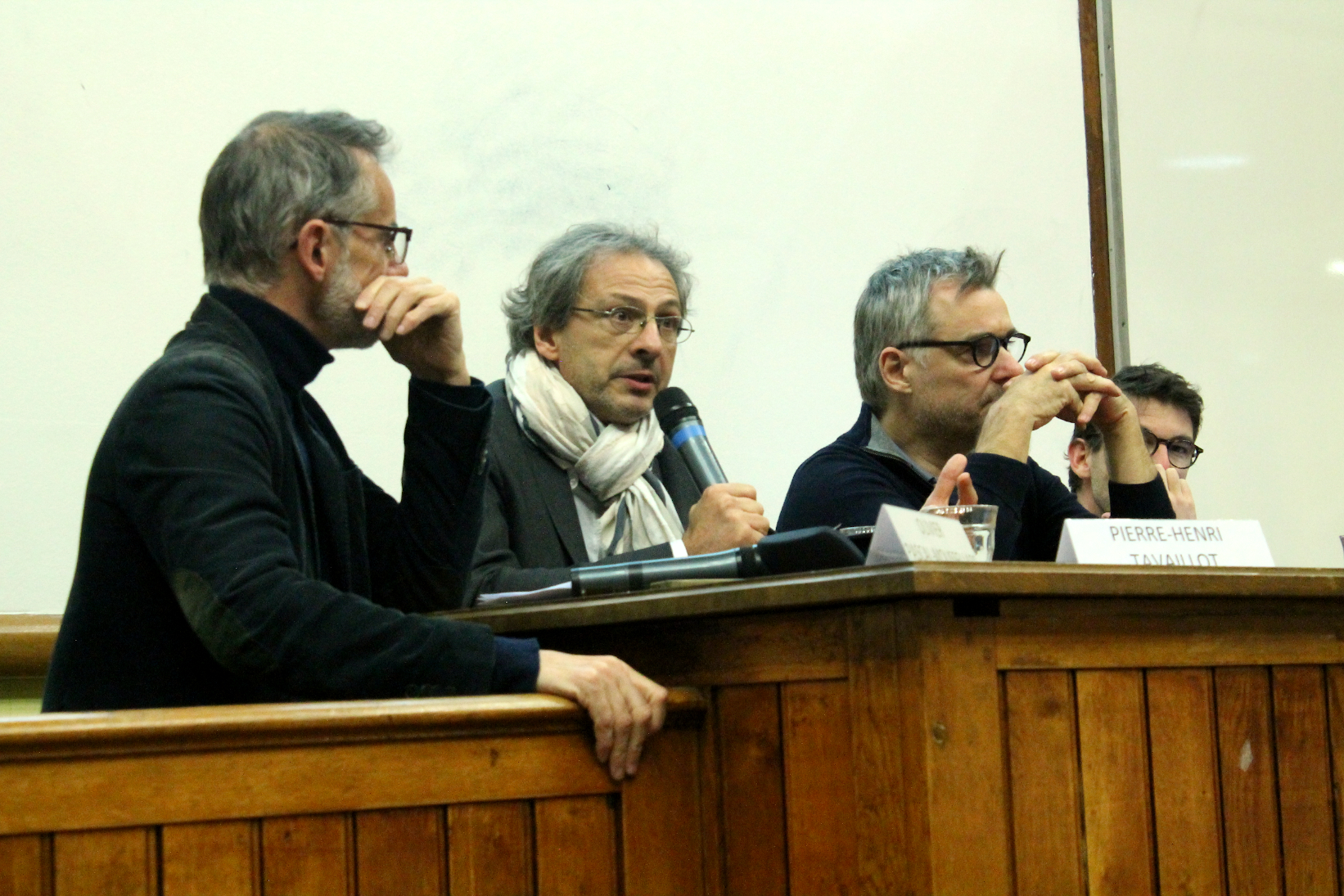 Le débat, animé par Olivier Pascal-Moussellard de Télérama (à gauche), a réuni (de gauche à droite) Pierre-Henri Tavoillot, Emmanuel Dockès et Antoine Dulin.